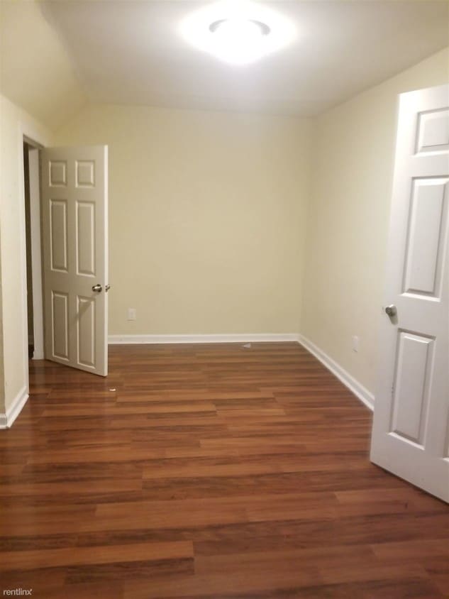 Building Photo - Studio, 1 bath  - 104 Sherman Ave 7