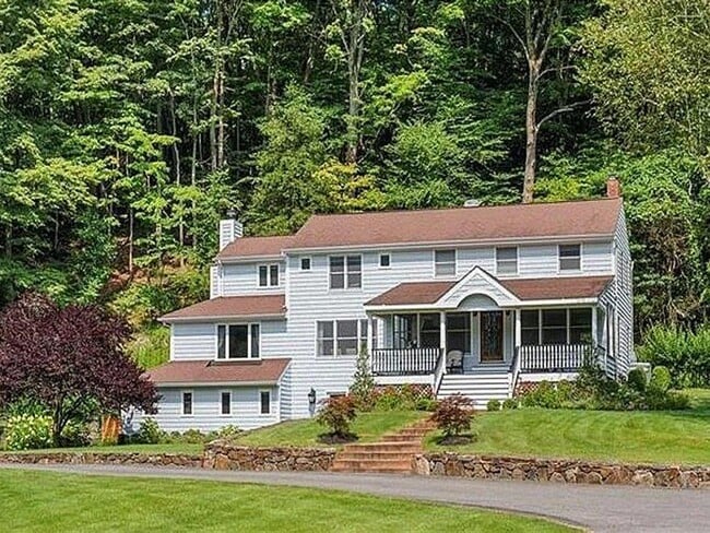 Building Photo - 777 Armonk Rd