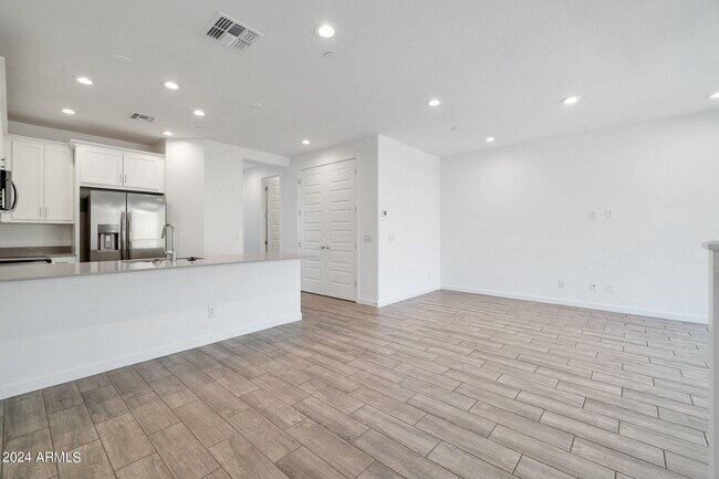 Building Photo - 4075 E Pinto Dr