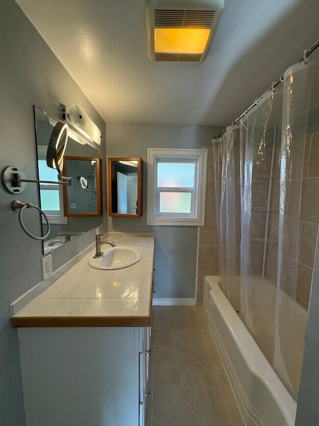 Foto del edificio - 4 Bedroom, 2 Bath House in SE Eugene