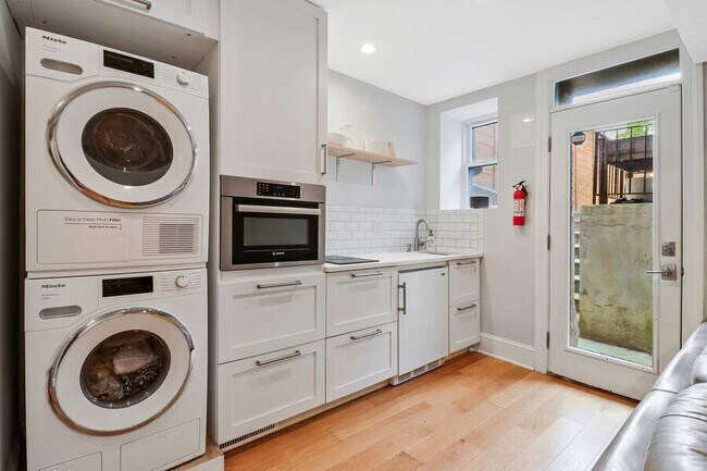 Foto del edificio - 1349 Newton St NW