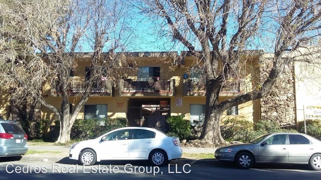 Foto principal - 8744 Cedros Ave