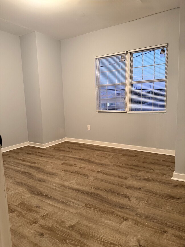 Foto del edificio - 1617 Darley Ave