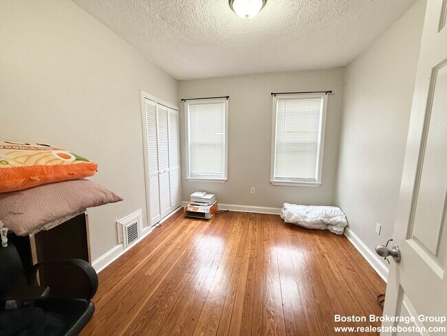 Building Photo - 17 Cawfield St