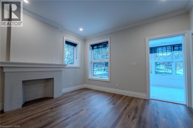 Building Photo - 100 Charlton Ave W