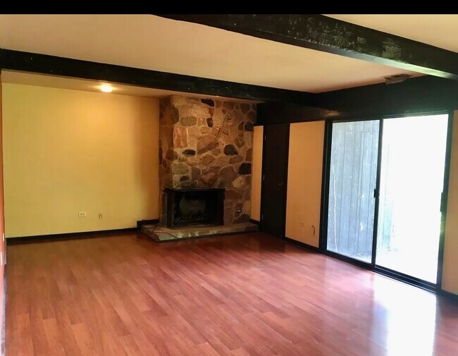 15810 IL173 Unit 2B, Harvard, IL 60033 Condo for Rent in Harvard, IL