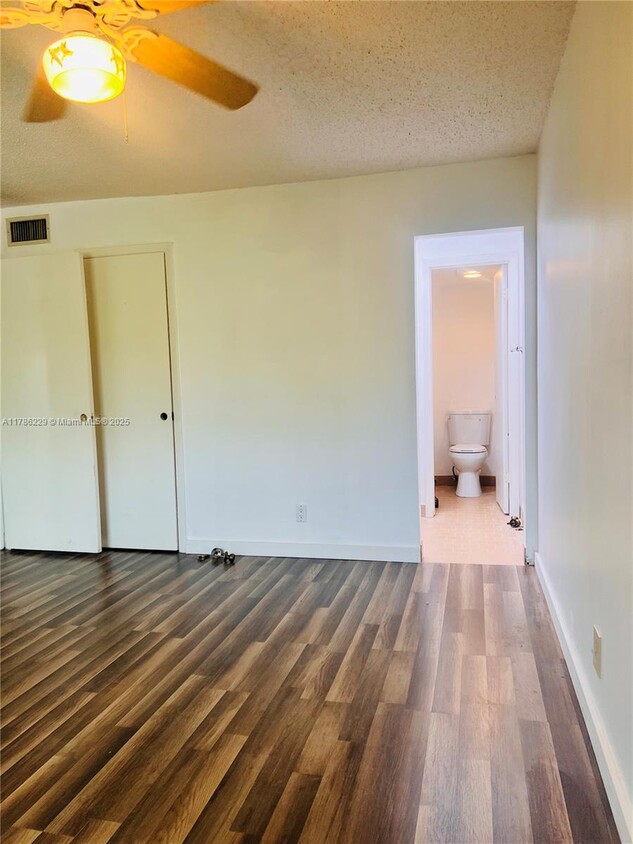 Primary Photo - 5090 SW 64th Ave