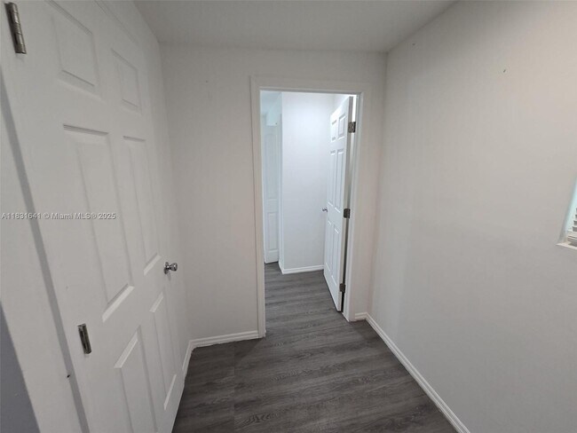 Foto del edificio - 2521 NW 32nd St