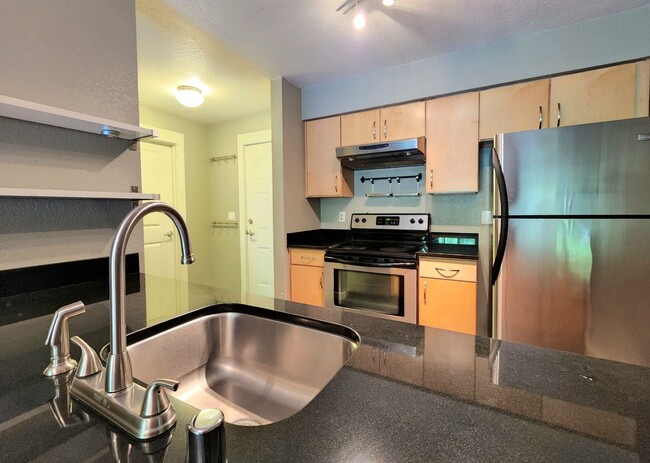 Building Photo - North Seattle 1 Bedroom / 1 Bath Condo