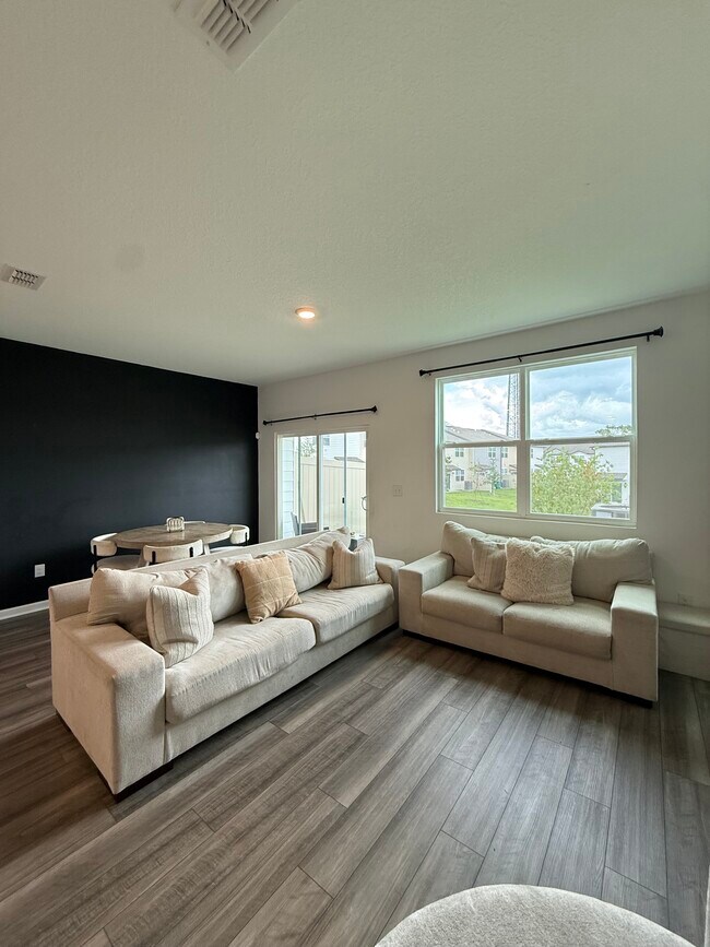 Living room - 6206 Daerr Ridge St