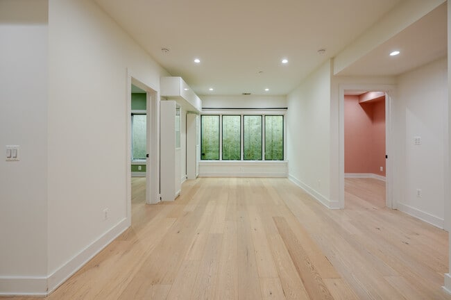 Building Photo - 1658 K St NE