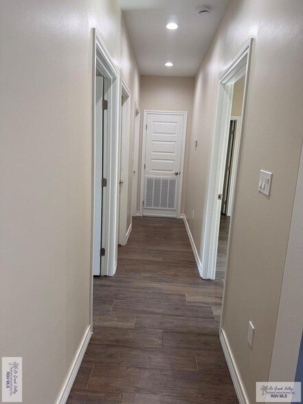 Foto del edificio - 3075 E 23rd St