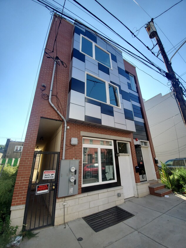 Primary Photo - 1520 W Seybert St