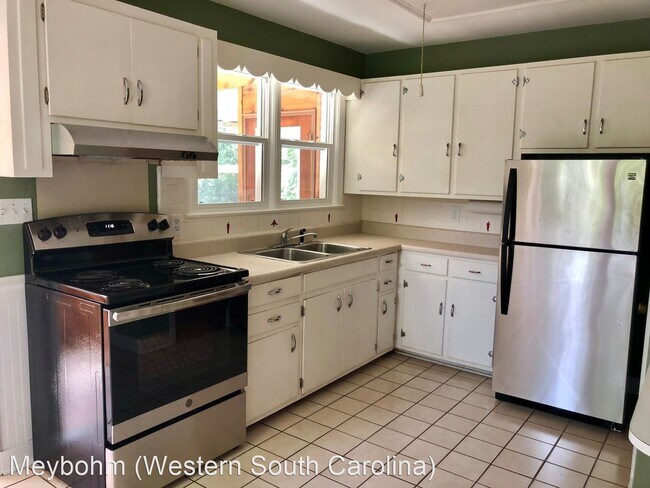Building Photo - 2 br, 1 bath House - 322 W. Martintown Road