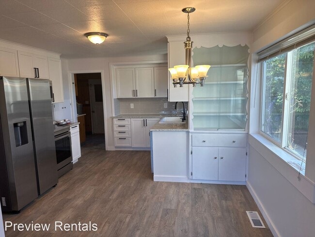 Building Photo - 5 br, 2 bath House - 748 North Burlington ...