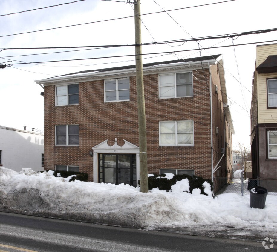 Building Photo - 634 S Broad St