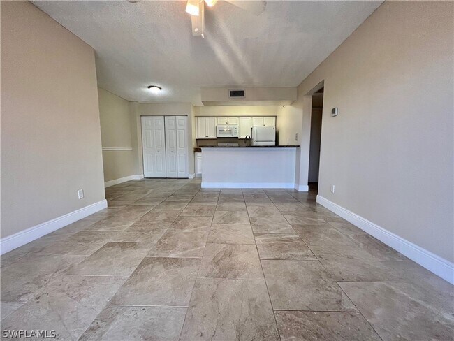 Building Photo - 5321 Summerlin Rd