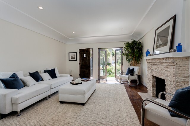 Building Photo - 831 S Curson Ave