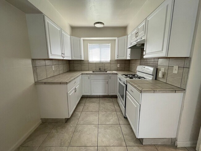 Foto del edificio - Cozy One Bedroom One Bathroom Cottage Home in Hemet!