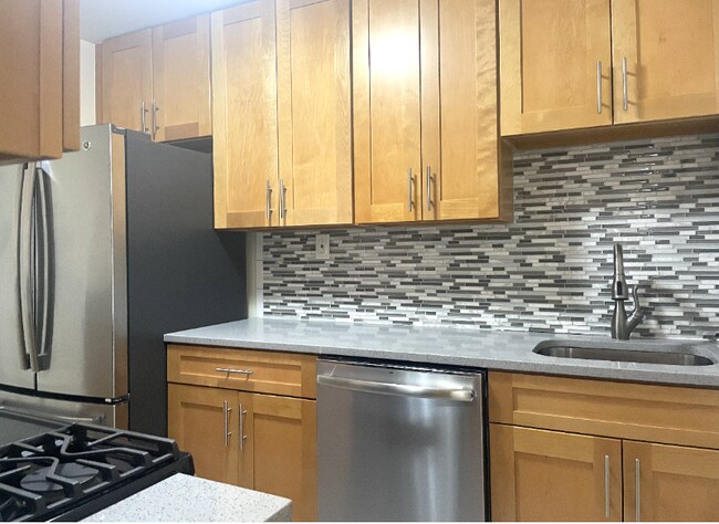 Foto del edificio - 3225 Johnson Ave