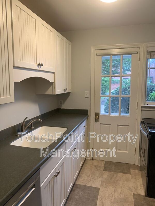 Building Photo - 2103 Queens Rd W