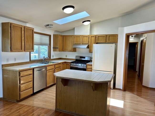 Building Photo - 2060 Oxford Ct