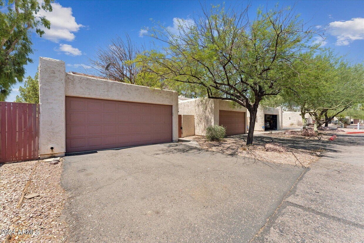 Foto principal - 1916 S River Dr