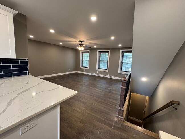 Foto del edificio - LARGE One Bedroom in Downtown Emmaus
