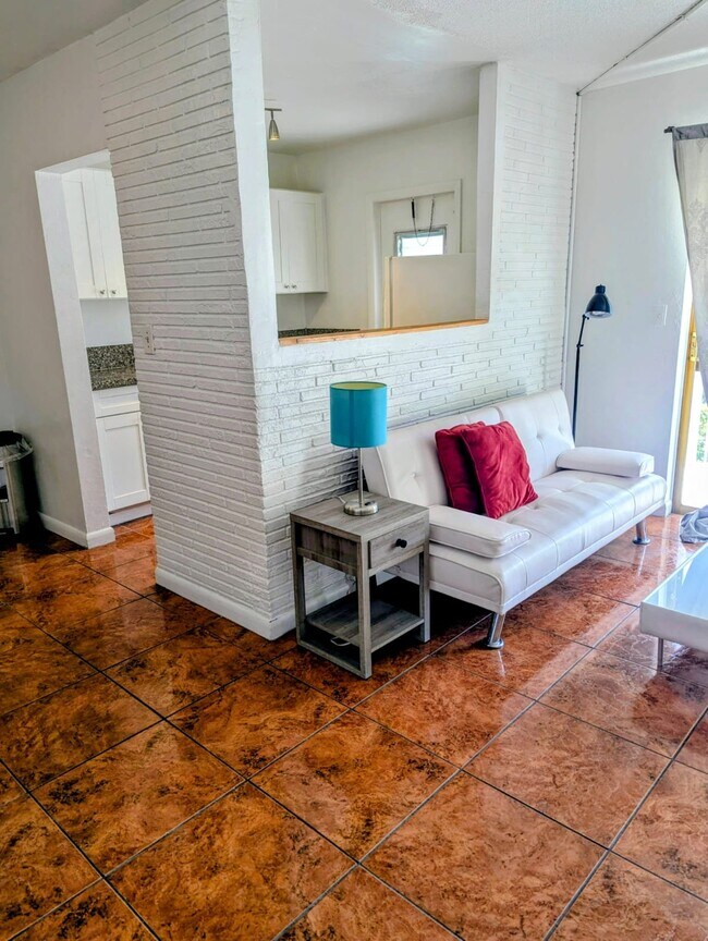 Foto del edificio - 20400 NW 7th Ave