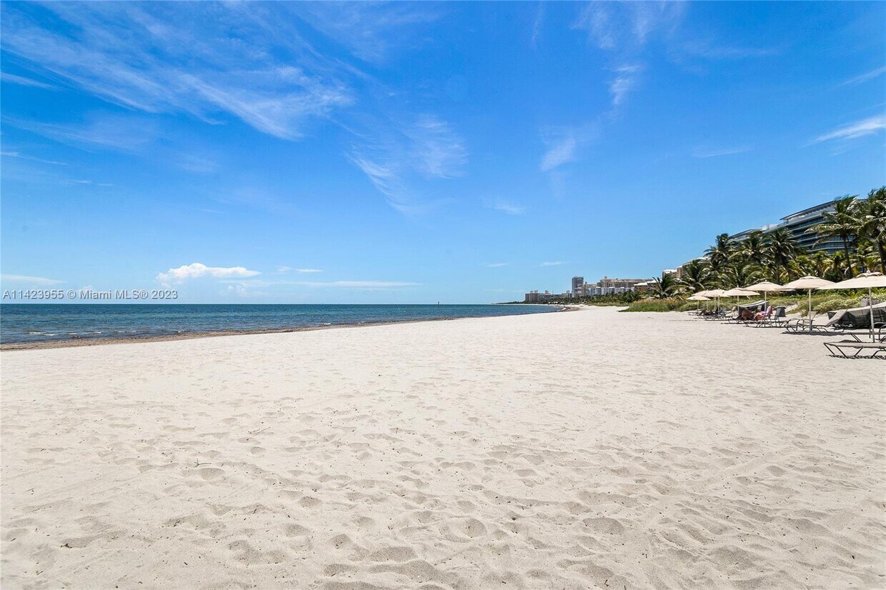 Foto principal - 161 Crandon Blvd