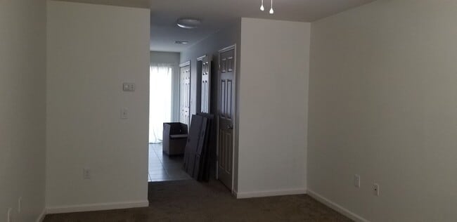 Building Photo - 3 br, 2.5 bath House - 123 SABLE DR