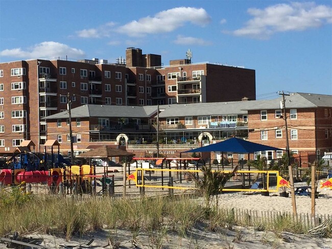 Foto del edificio - 765 Shore Rd