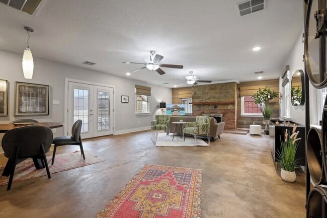 Foto del edificio - 1444 Blue Jay Rd