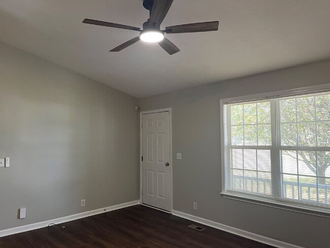 Building Photo - 805 Poplartree Ct