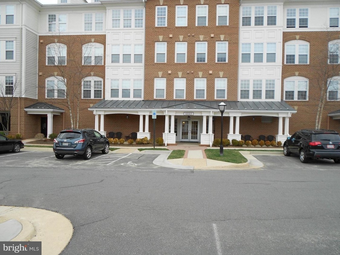 44465 Chamberlain Terrace Unit 301, Ashburn, VA 20147 Condo for Rent