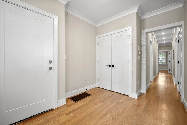 Building Photo - 44 Iffley Rd