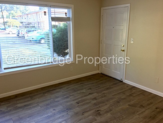 Building Photo - 1313 NE 131st Pl