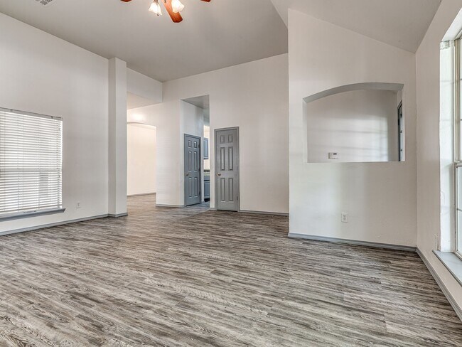 Foto del edificio - Updated Home + Deer Creek Schools + 3 bedr...