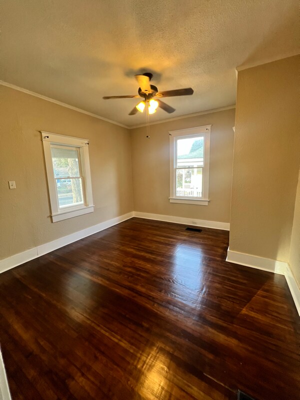 Building Photo - 1994 Manila Ave