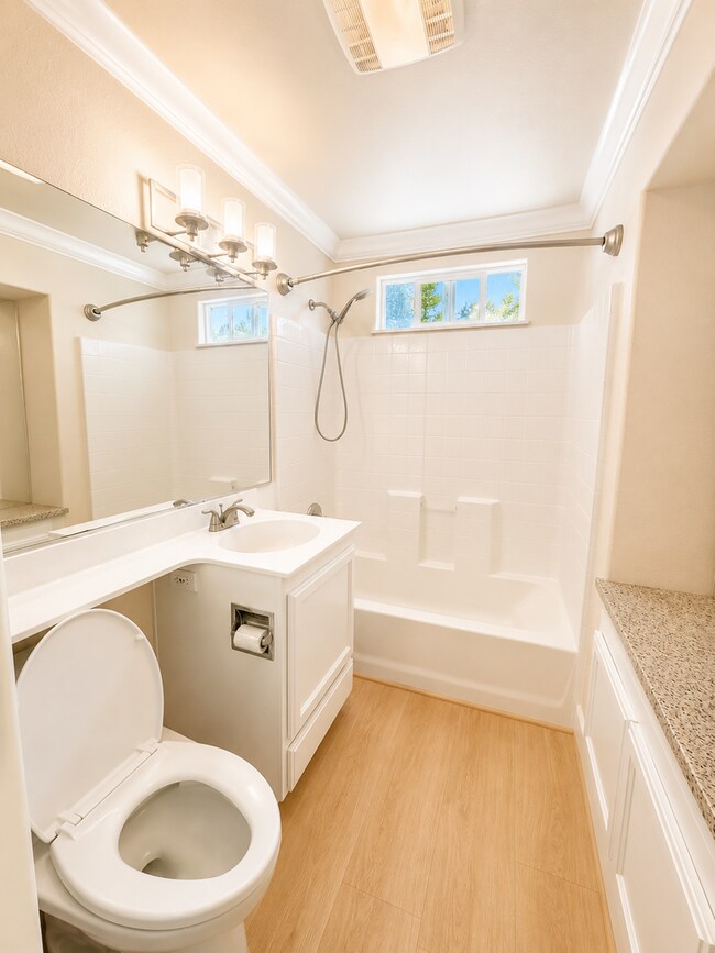 Foto del edificio - Beautifully Remodeled 2 Bed / 1 Bath Detached Home in Fremont's Desirable Niles Area