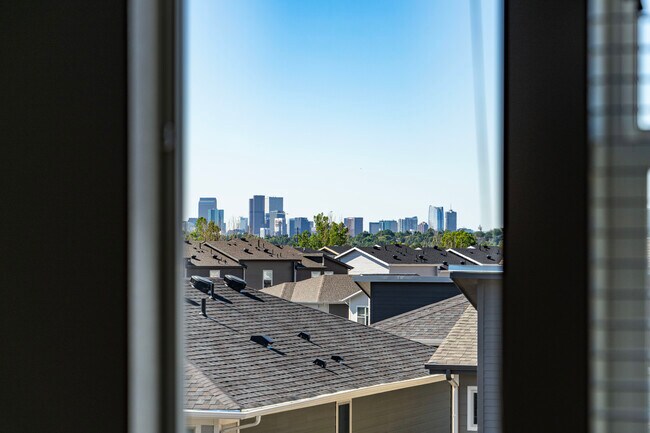 Vista del centro de la ciudad desde el dormitorio principal - 2863 W 69th Ave