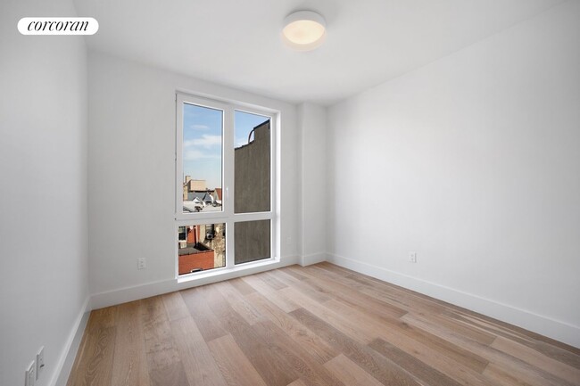 Foto del edificio - 1173 Rogers Ave