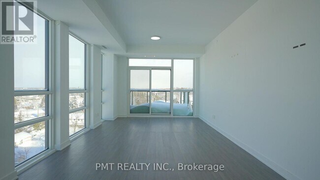 Photo du bâtiment - 681 Yonge St