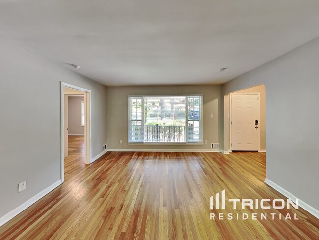 Foto del edificio - 381 Waterford Road NW Atlanta GA