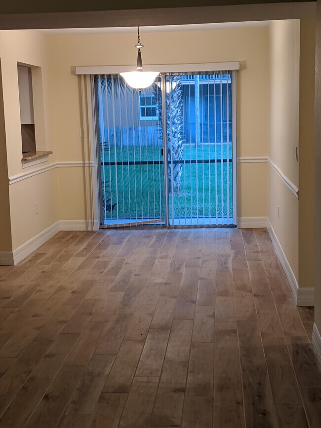 Foto del edificio - 12620 Kenwood Ln