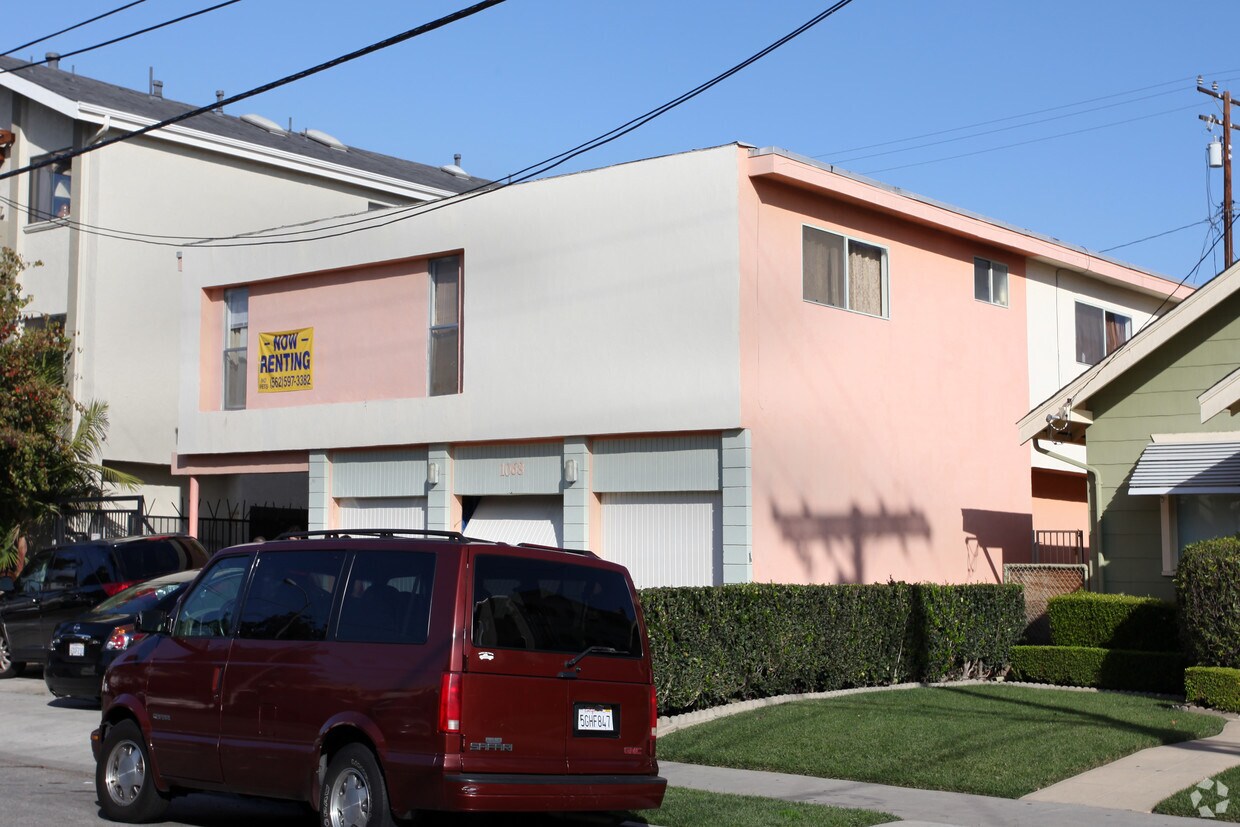 Building Photo - 1068 Temple