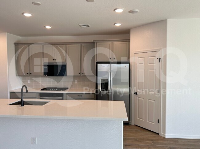 Foto del edificio - 22873 E Happy Rd