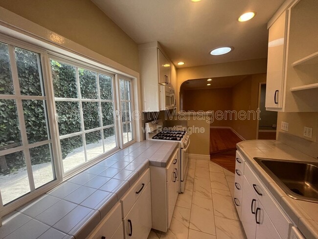 Building Photo - 1680 Vallejo St