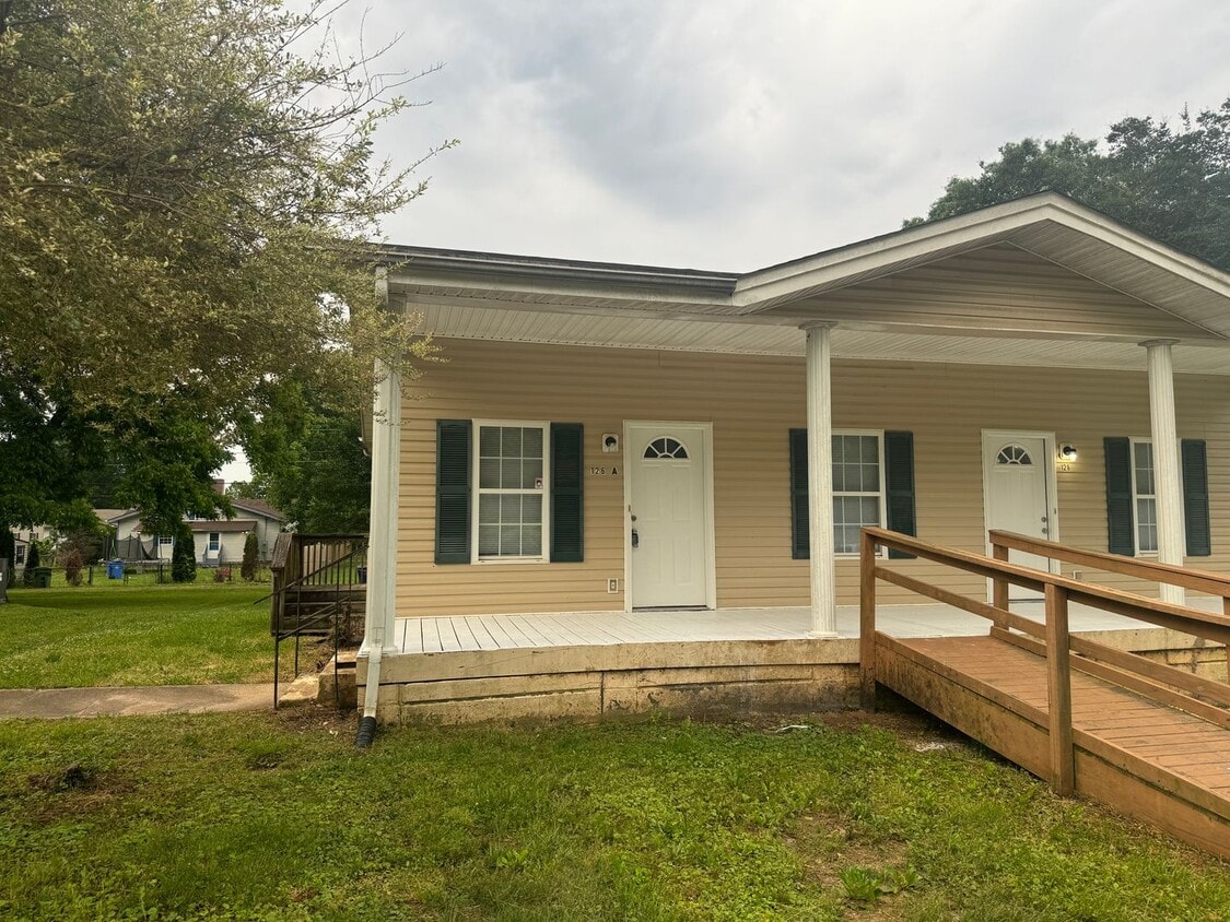 Primary Photo - 126 Woodside Ave
