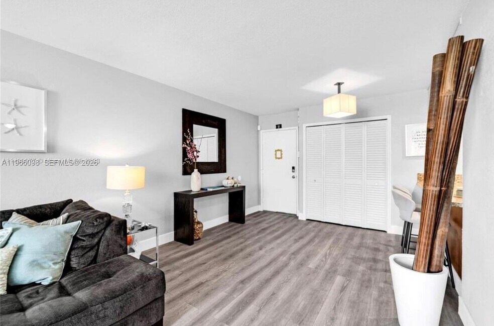 830 NW 87th Ave